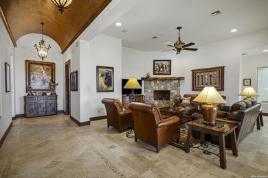 Impressive 4 bedroom, 3.5 bath home (3947 sf) in Comanche Trace - photo 18