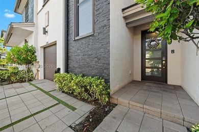 Discover this exquisite 3-bedroom, 2.5-bathroom residence - photo 9