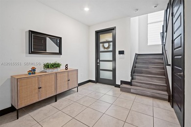 Discover this exquisite 3-bedroom, 2.5-bathroom residence - photo 10