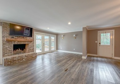 Private Retreat in the heart of Beautiful Lake Douglas. Nestled - photo 2