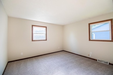 Welcome to this west-facing, move-in-ready split-entry home - photo 11