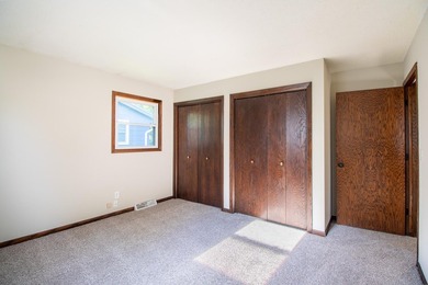 Welcome to this west-facing, move-in-ready split-entry home - photo 12
