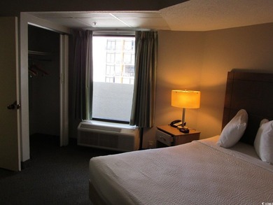 King oceanview unit with large balcony, private bedroom; Murphy - photo 4