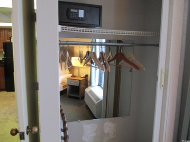 King oceanview unit with large balcony, private bedroom; Murphy - photo 5