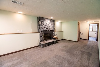 Welcome to this west-facing, move-in-ready split-entry home - photo 17