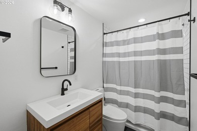 Move-in ready, fully remodeled single-level home in Coos Bay! - photo 17