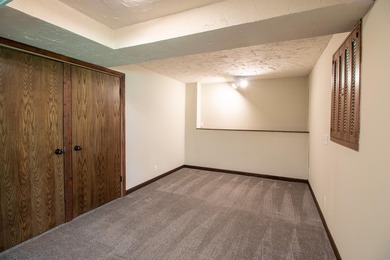 Welcome to this west-facing, move-in-ready split-entry home - photo 18