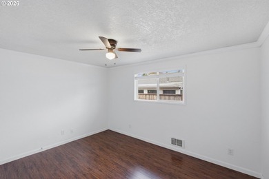 Move-in ready, fully remodeled single-level home in Coos Bay! - photo 20