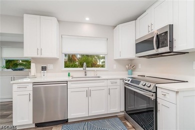 Fantastic Turnkey 3 bedroom 2 bath 1 car garage Sailboat access - photo 3