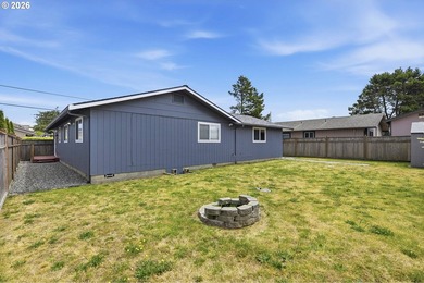 Move-in ready, fully remodeled single-level home in Coos Bay! - photo 23