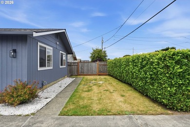 Move-in ready, fully remodeled single-level home in Coos Bay! - photo 26