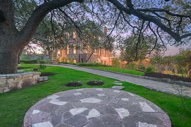 The Crown Jewel of Historic Austin Homes
Step into a living - photo 6