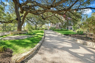 The Crown Jewel of Historic Austin Homes
Step into a living - photo 10