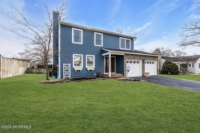 Welcome to 6 Lisa Dr, Brand NEW ROOF! This spacious 5-bedroom, 2 - photo 7