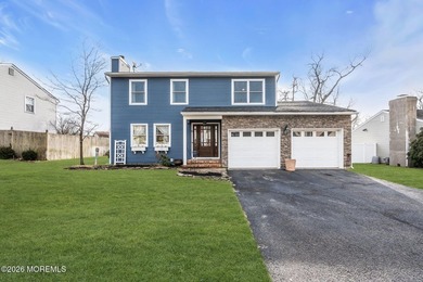 Welcome to 6 Lisa Dr, Brand NEW ROOF! This spacious 5-bedroom, 2 - photo 9
