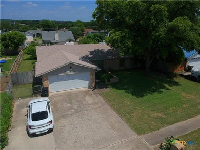 Quiet neighborhood with easy access to Fort Hood. Full brick - photo 2