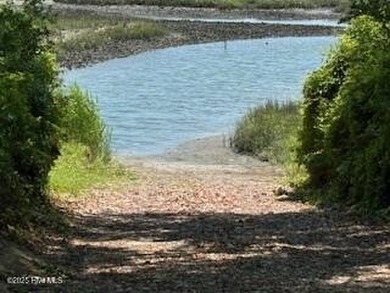 Located in the desirable Middle Sound Loop area, this nearly - photo 10