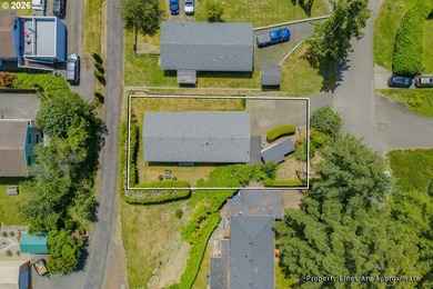 Welcome home to this well-maintained 4-bedroom, 2-bath - photo 2