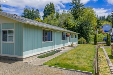 Welcome home to this well-maintained 4-bedroom, 2-bath - photo 7