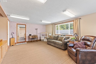Welcome home to this well-maintained 4-bedroom, 2-bath - photo 10