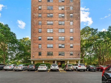 Welcome to this beautifully maintained two-bedroom apartment in - photo 1