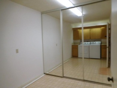 4TH FLOOR BRIGHT AND CLEAN END PENTHOUSE UNIT WITH EAT IN - photo 14