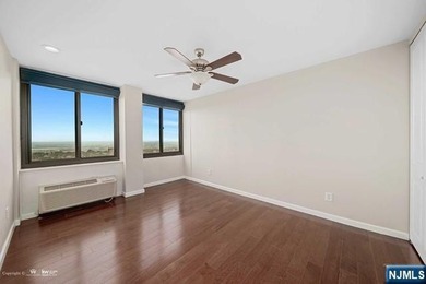 *Presented by Wendy Gamez * Totally renovated condo residence at