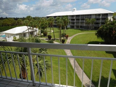 4TH FLOOR BRIGHT AND CLEAN END PENTHOUSE UNIT WITH EAT IN - photo 17
