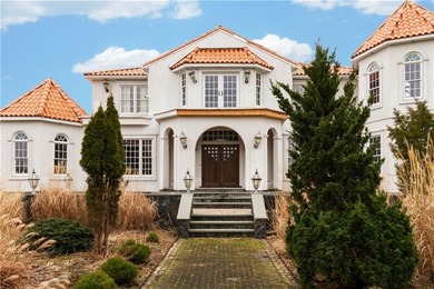 An Unrivaled Newport Enclave! Discover a rare sanctuary of - photo 6