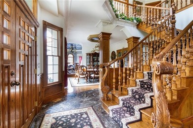 An Unrivaled Newport Enclave! Discover a rare sanctuary of - photo 7