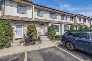 Welcome to the Glen! This two-level townhome boasts 1500+ square - photo 2