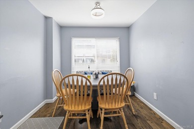 Welcome to the Glen! This two-level townhome boasts 1500+ square - photo 5