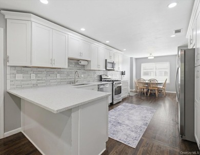 Welcome to the Glen! This two-level townhome boasts 1500+ square - photo 6