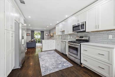 Welcome to the Glen! This two-level townhome boasts 1500+ square - photo 7