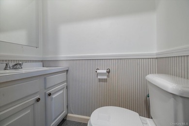 Welcome to the Glen! This two-level townhome boasts 1500+ square - photo 10