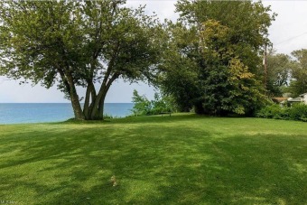 Lake Erie - Lake County Lot Sale Pending in Willoughby Ohio