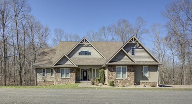 Experience lake living in this beautifully designed 4 bedroom, 3 - photo 1