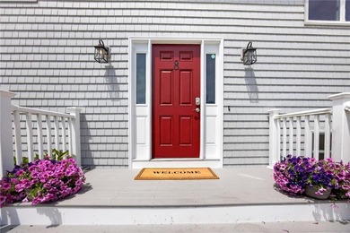 This classic seaside retreat is ready for you as its next owner - photo 3