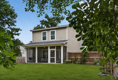 Nestled among mature trees on Johns Island, 1804 Towne Street - photo 4