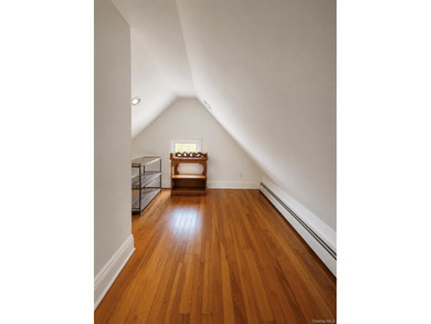 Beautiful Mint Condition Single Family House Located within half - photo 5