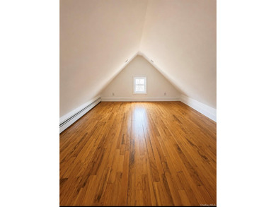 Beautiful Mint Condition Single Family House Located within half - photo 6