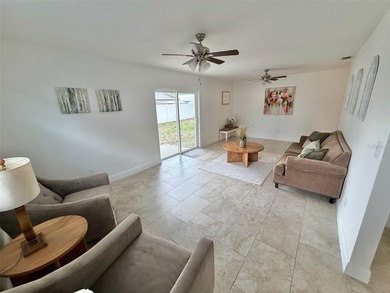 Pristine 3-bedroom, 2-bath block home with a 2-car garage - photo 4