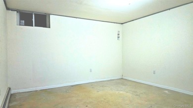 Prime location! Mint-condition *663 style* 3-family property - photo 24