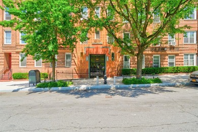 SPONSOR UNIT - NO BOARD APPROVAL - Renovated one-bedroom, one - photo 4