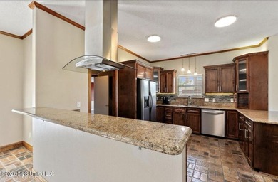 Great location in Delmas Estates Subdivision. Home is in move-in - photo 11