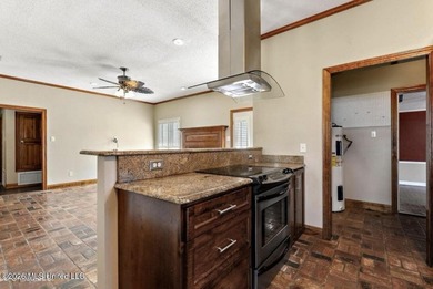 Great location in Delmas Estates Subdivision. Home is in move-in - photo 12