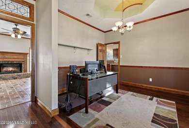 Great location in Delmas Estates Subdivision. Home is in move-in - photo 13