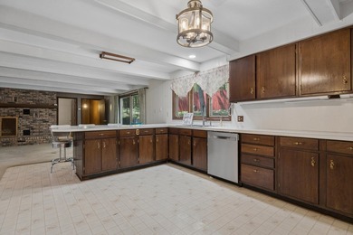 Beautiful home overlooking Lake Geneva and the beach on CCR - photo 13