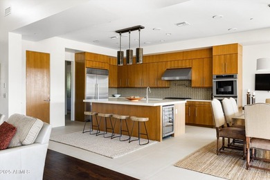 Soaring ceilings and walls of glass that open up to panoramic - photo 14