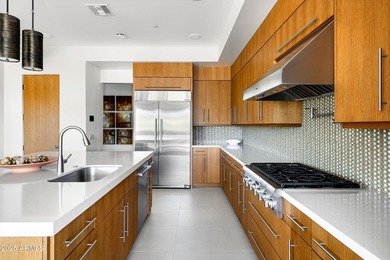 Soaring ceilings and walls of glass that open up to panoramic - photo 15